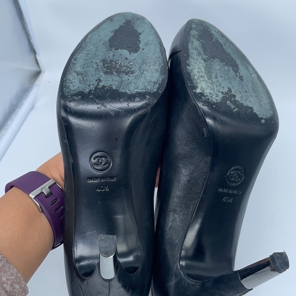 Chanel Black Leather CC logo cap toe silver heel logo pumps 40.5 - Picture 11 of 12